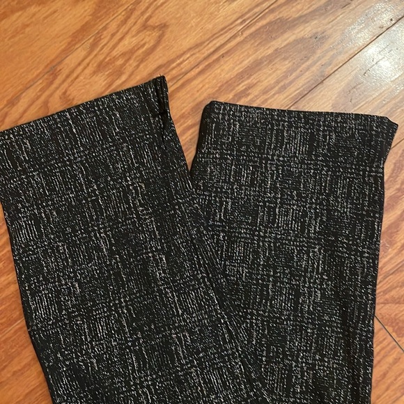 Old Navy Pixie Skinny Shimmery Pants - Picture 3 of 7